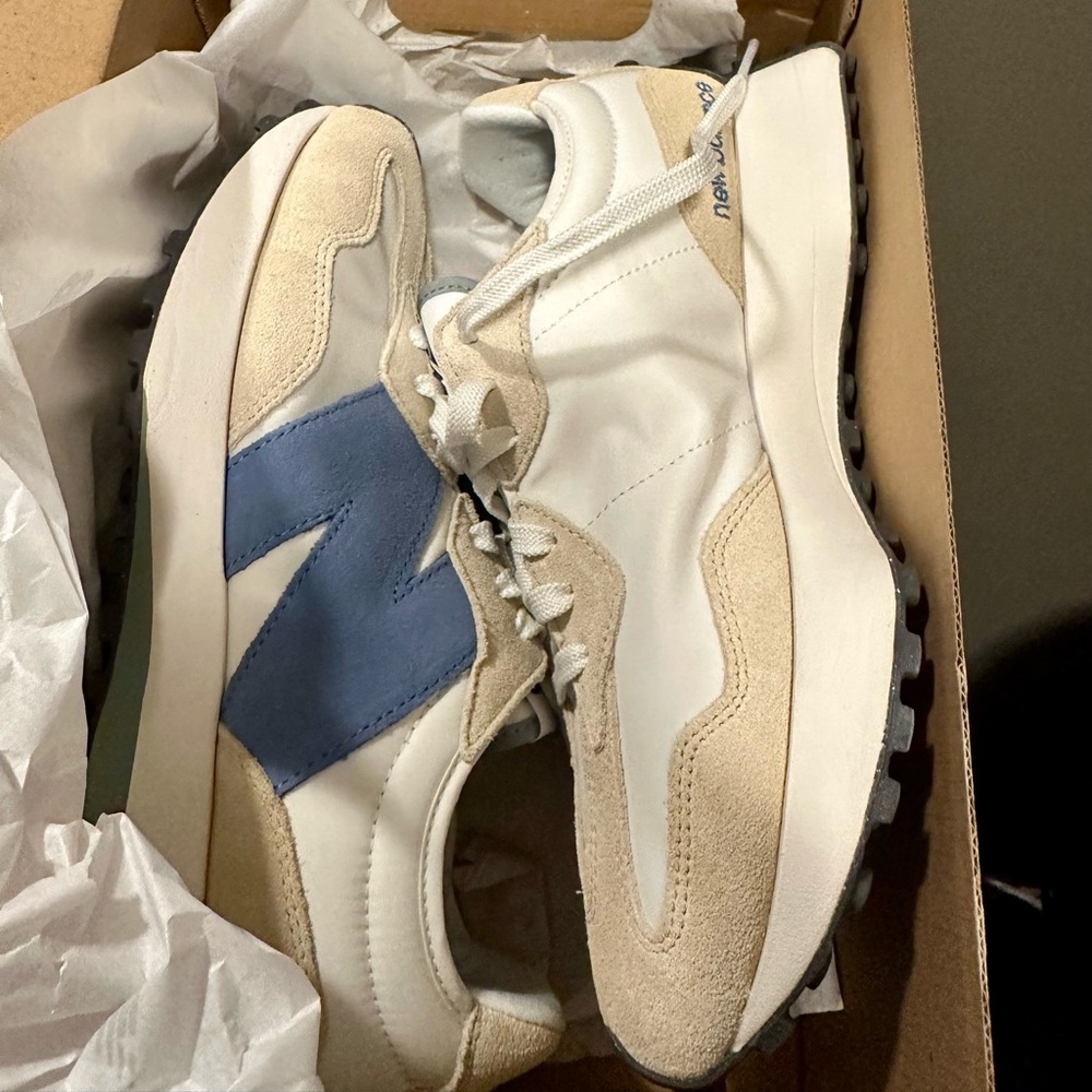 NIB Women’s NB 327 9.5